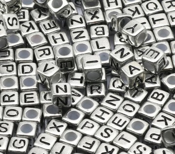 Kralen met letters - Voor armbandjes - 200 stuks