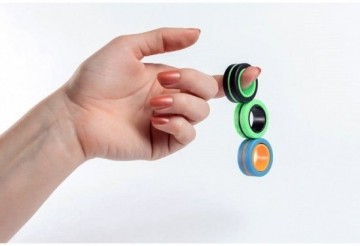 Magnetic rings fidget toy1