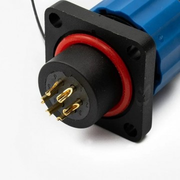 Male  chassis square 8