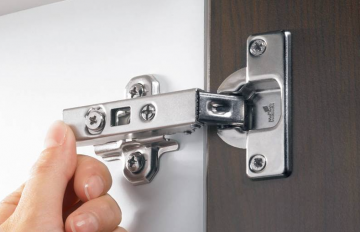 Potscharnier monteren