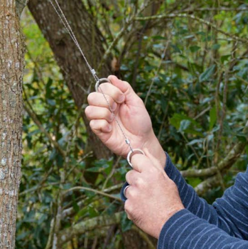 Sleutelhanger met staalkabel - Mini survival handzaagje