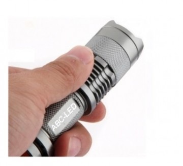 Torch LED 300 Lumens zaklamp mini silver 9,3 CM 6